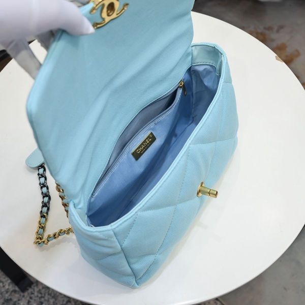 シャネルバッグ着用イメージ